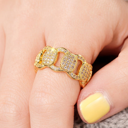 Klassinen Sormus ajattomalla viehätyksellä