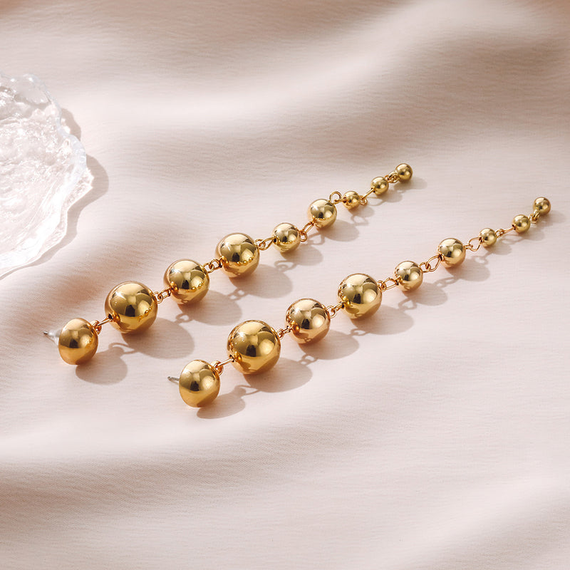 Kaunis Kulta Korvarengas ainutlaatuisella tyylillä