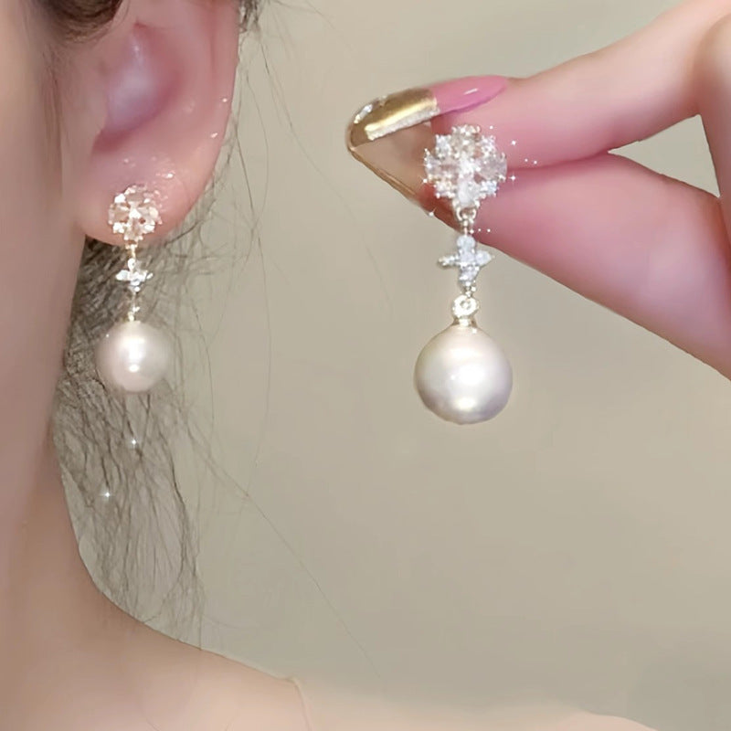 Klassinen Helmi Korvarengas ajattomalla viehätyksellä