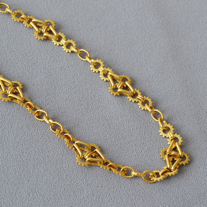 Kaunis Kulta Kaulakoru ainutlaatuisella tyylillä