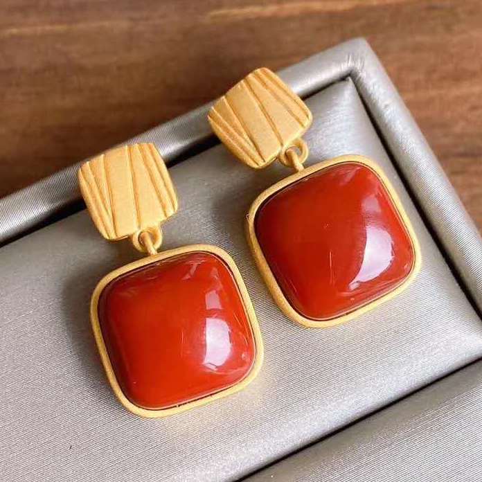 Klassinen Kulta Korvarengas ajattomalla viehätyksellä