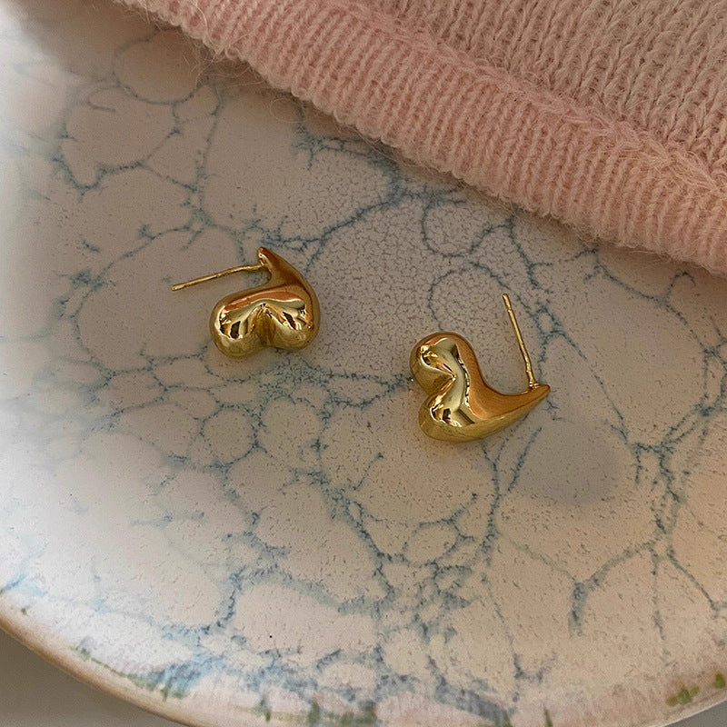 Kaunis Korvarengas ainutlaatuisella tyylillä