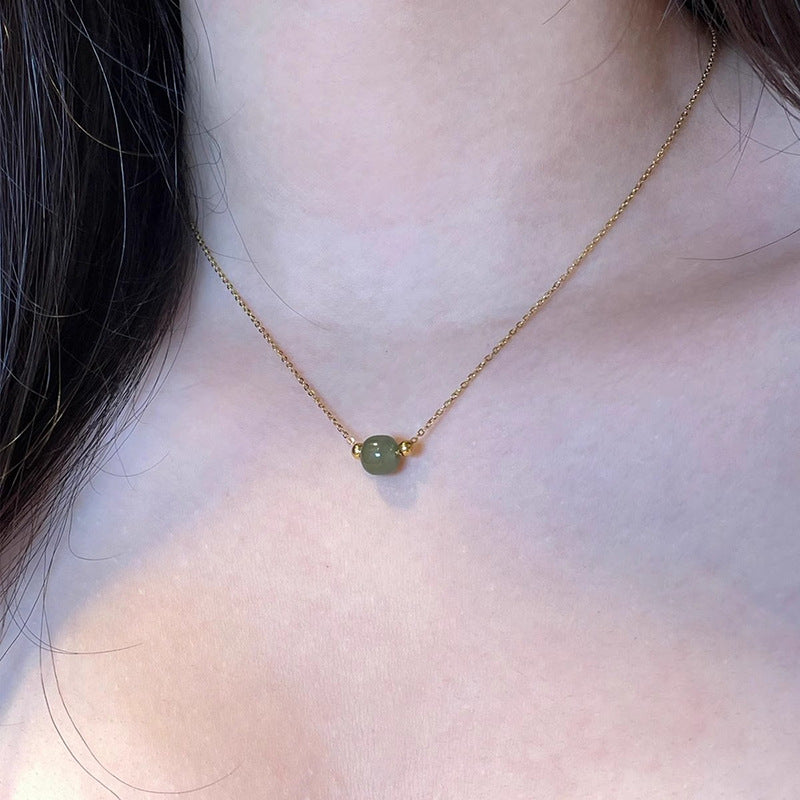 Klassinen Kaulakoru ajattomalla viehätyksellä