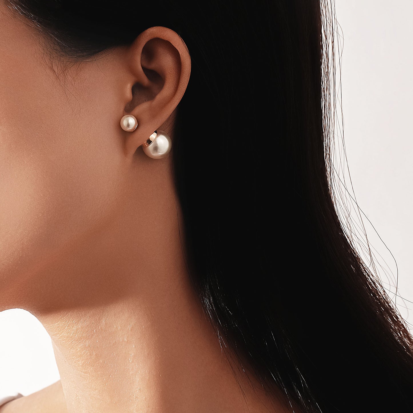 Klassinen Helmi Korvarengas ajattomalla viehätyksellä