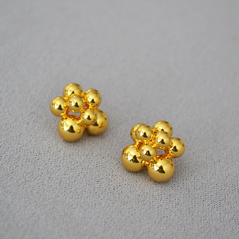 Klassinen Kulta Korvarengas ajattomalla viehätyksellä