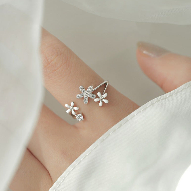 Klassinen Sormus ajattomalla viehätyksellä