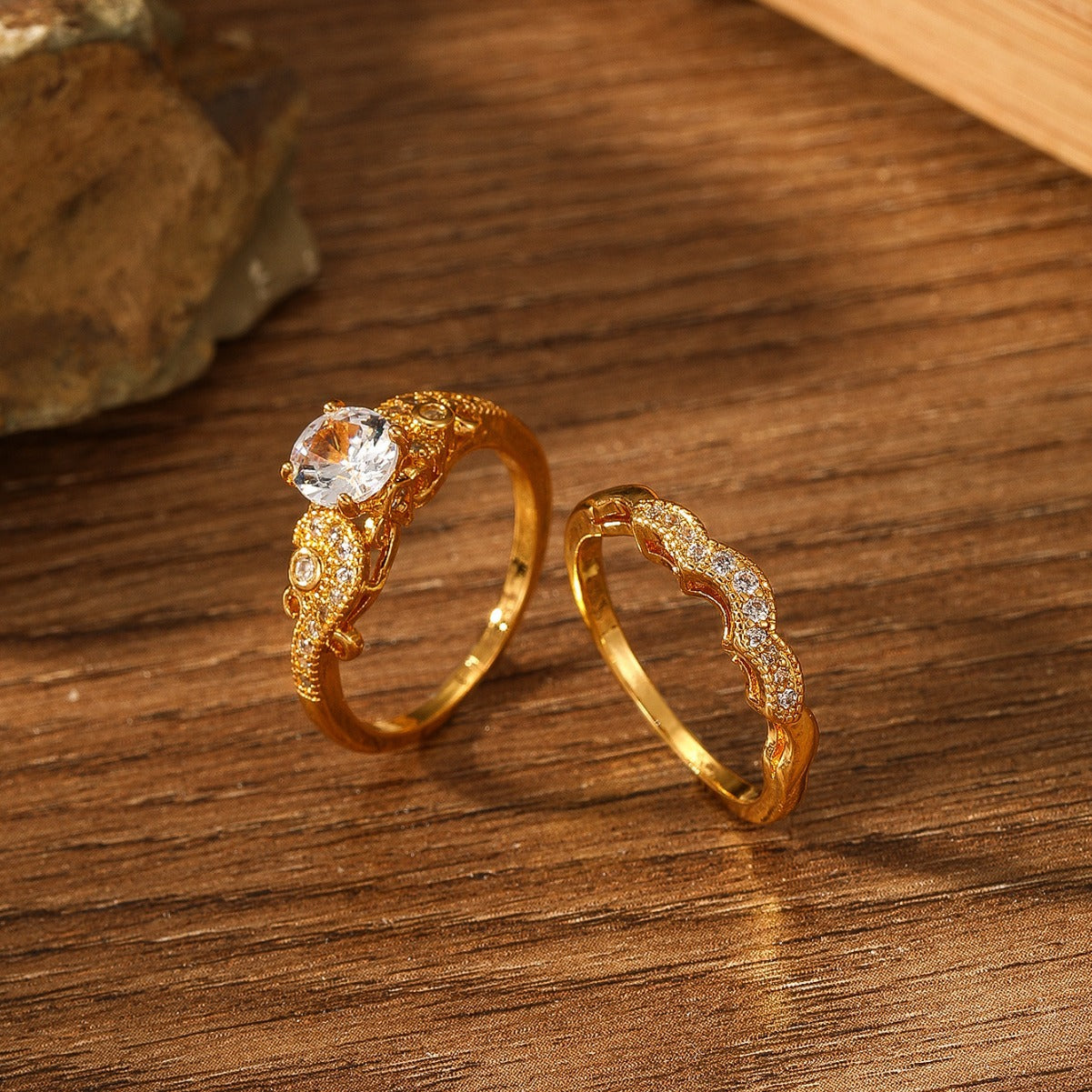 Klassinen Sormus ajattomalla viehätyksellä