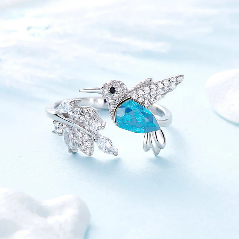 Klassinen Sormus ajattomalla viehätyksellä