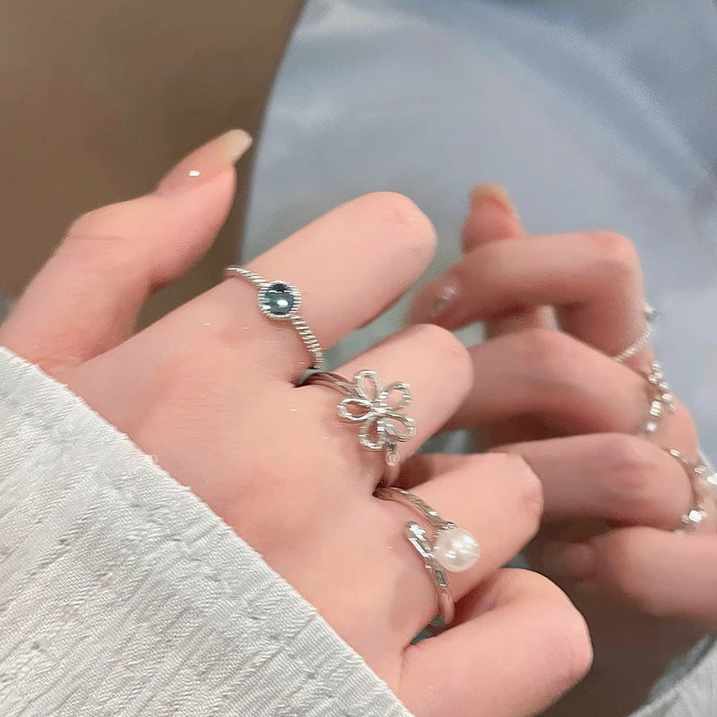 Klassinen Sormus ajattomalla viehätyksellä