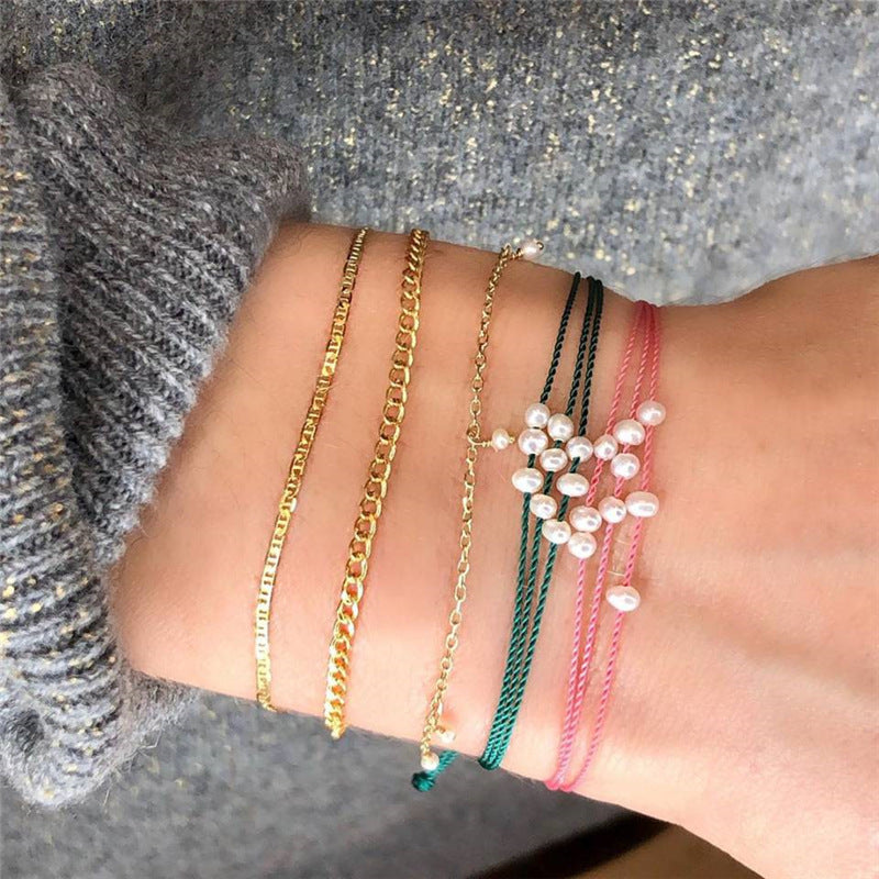 Kaunis Kulta Korusetti ainutlaatuisella tyylillä