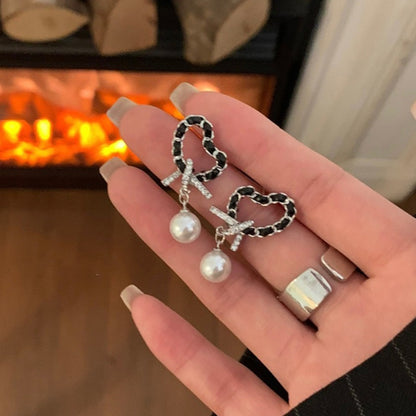 Kaunis Helmi Korvarengas ainutlaatuisella tyylillä