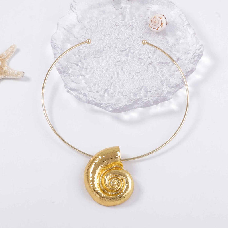 Klassinen Riipus ajattomalla viehätyksellä