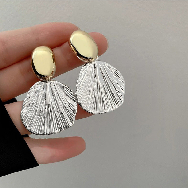 Kaunis Korvarengas ainutlaatuisella tyylillä