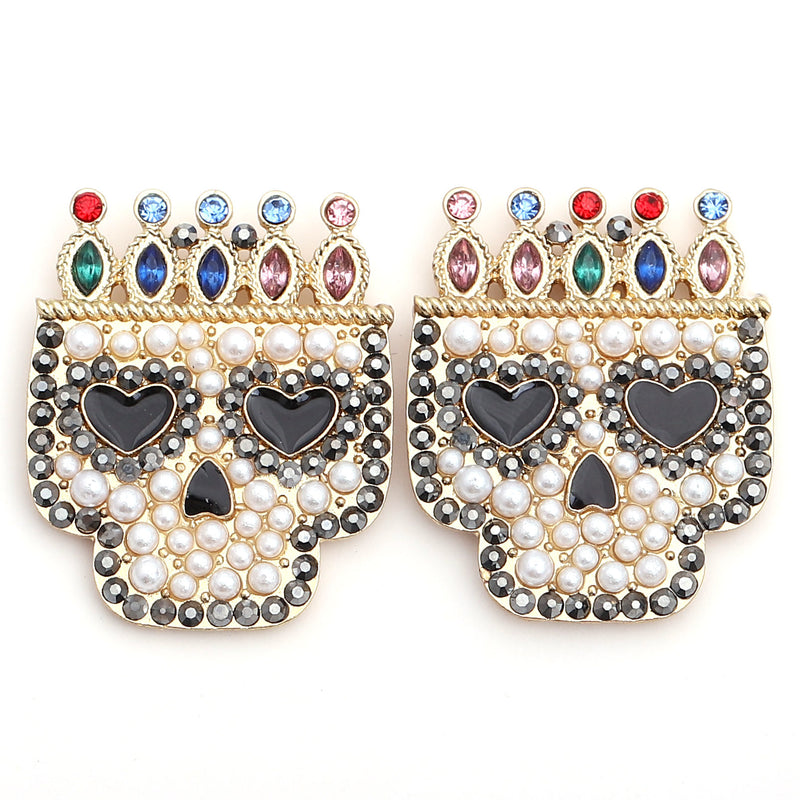 Klassinen Helmi Korvarengas ajattomalla viehätyksellä