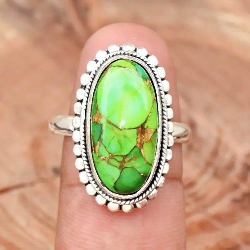 Klassinen Sormus ajattomalla viehätyksellä