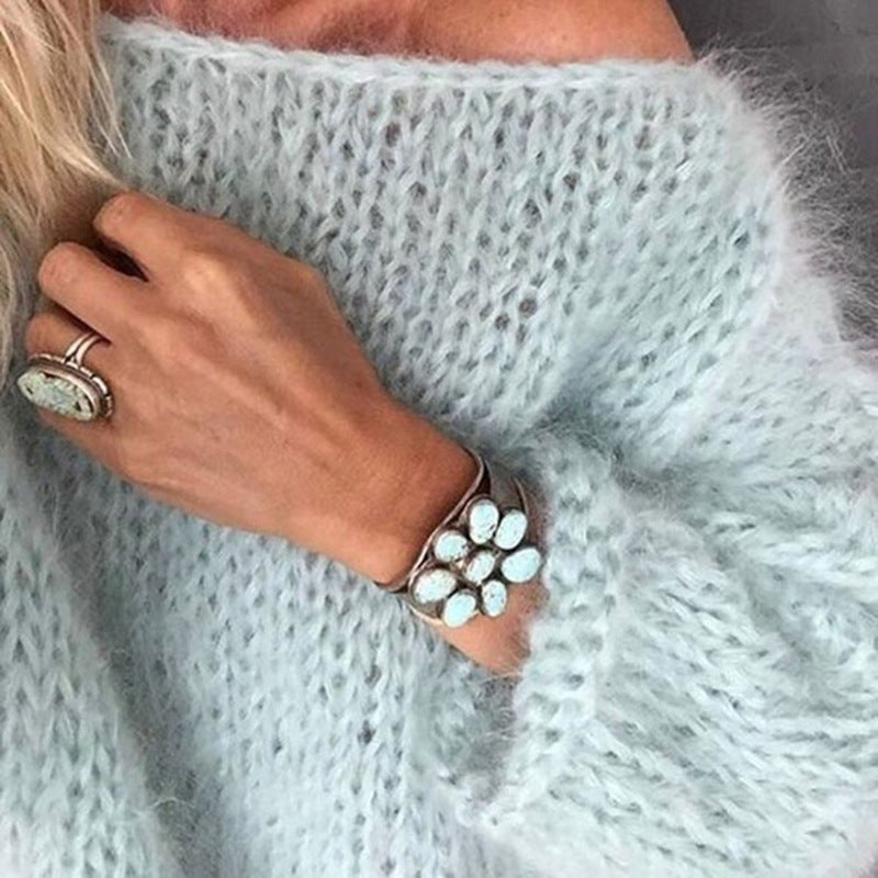Well Tailored Sweater with a Graceful Silhouette
