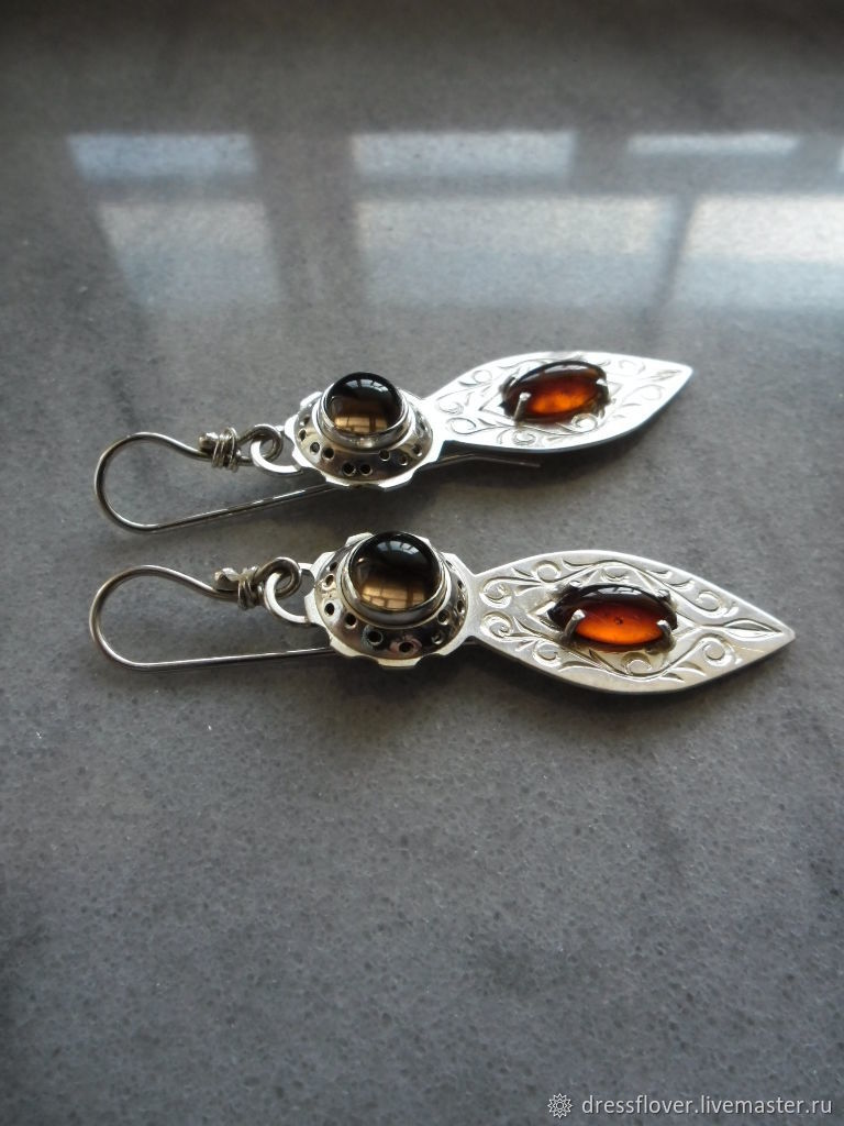 Kaunis Hopea Korvarengas ainutlaatuisella tyylillä