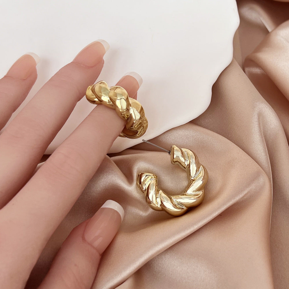 Kaunis Korvarengas ainutlaatuisella tyylillä