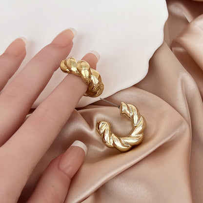 Kaunis Korvarengas ainutlaatuisella tyylillä