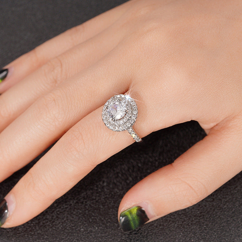 Klassinen Sormus ajattomalla viehätyksellä