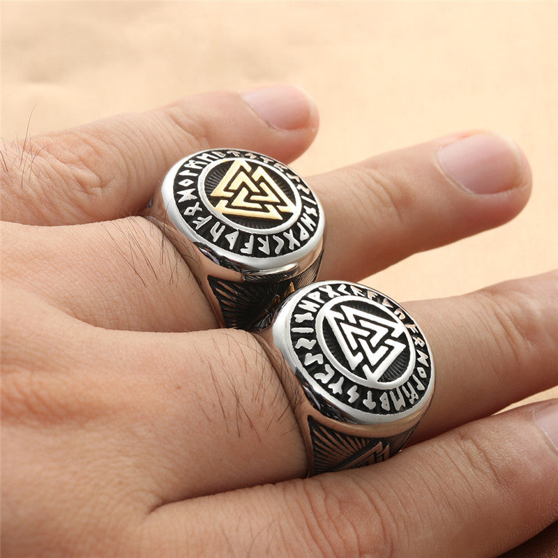 Kaunis Sormus ainutlaatuisella tyylillä