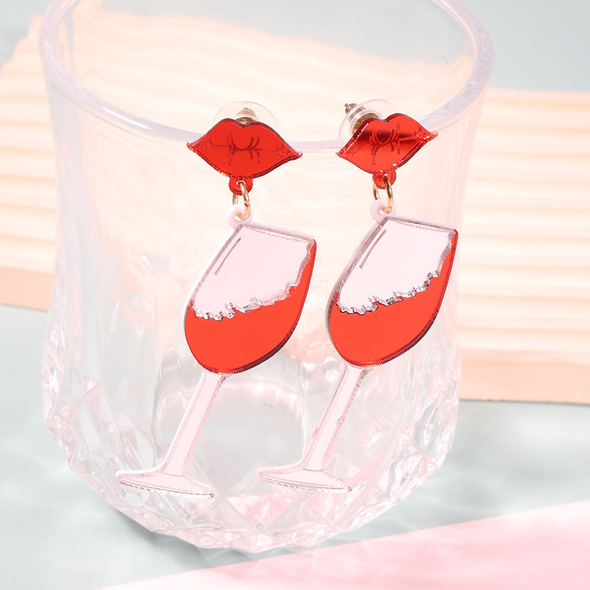 Hurmaava Korvarengas jokaiseen tilaisuuteen