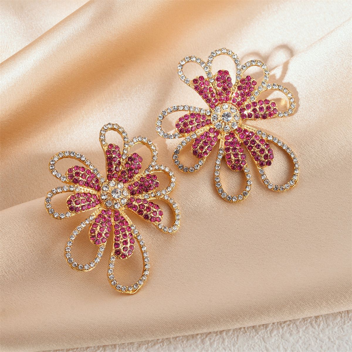 Kaunis Korvarengas ainutlaatuisella tyylillä