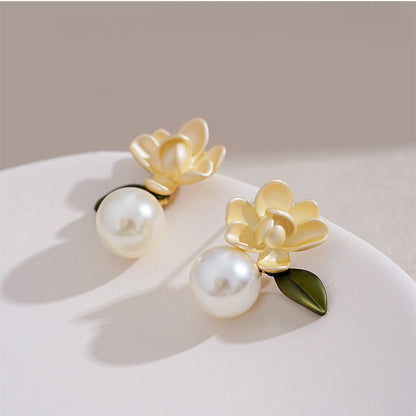 Klassinen Helmi Korvarengas ajattomalla viehätyksellä