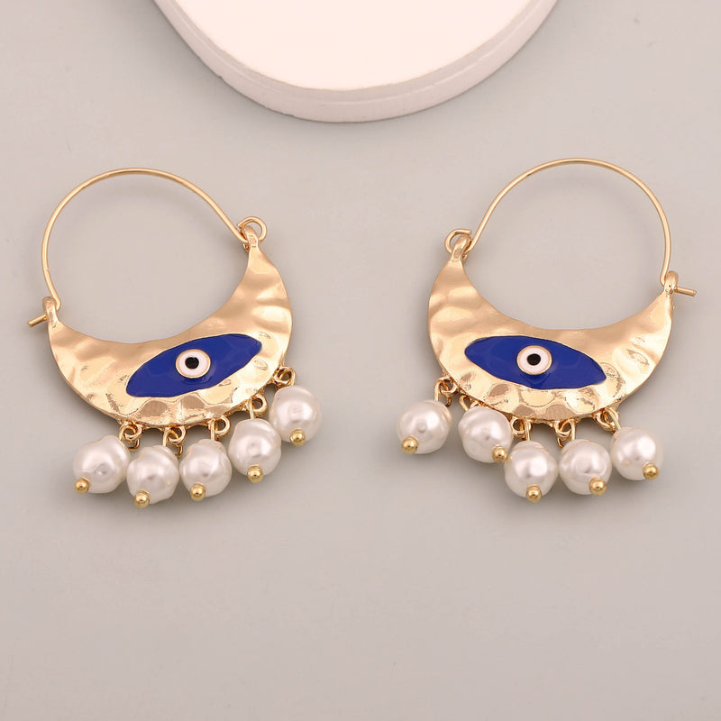 Hurmaava Helmi Korvarengas jokaiseen tilaisuuteen