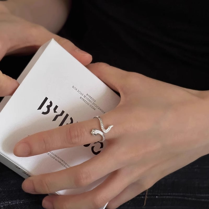 Romanttinen Sormus erityisiin hetkiin