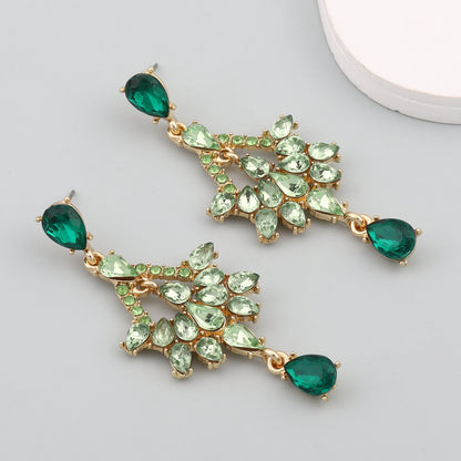 Kaunis Korvarengas ainutlaatuisella tyylillä