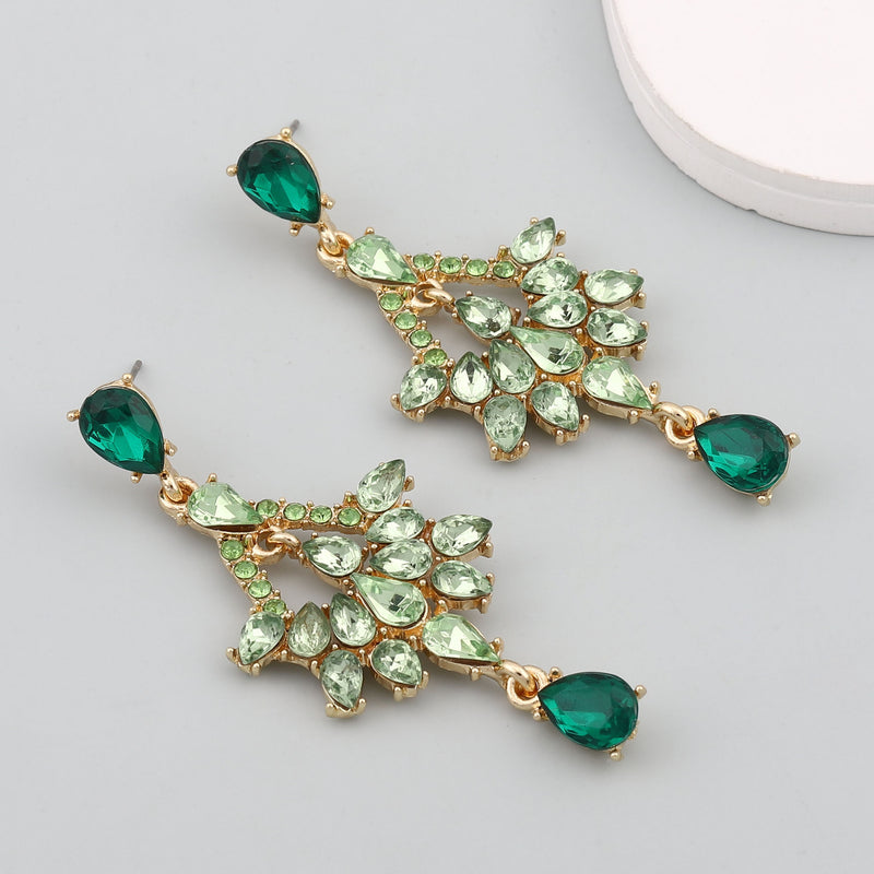 Kaunis Korvarengas ainutlaatuisella tyylillä