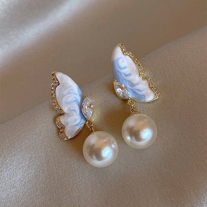 Hurmaava Helmi Korvarengas jokaiseen tilaisuuteen