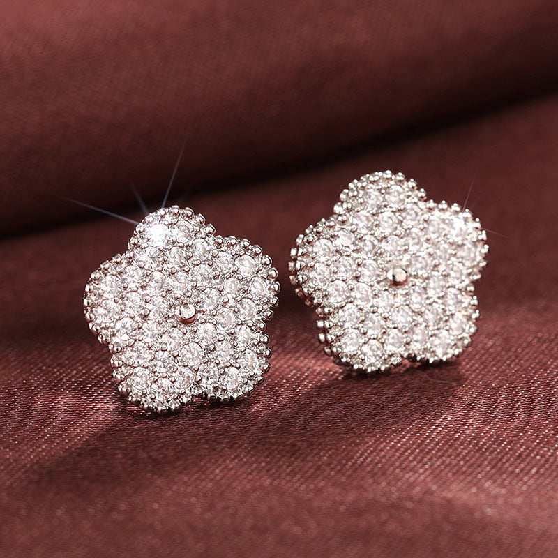 Elegantti Koru jokaiseen tilaisuuteen