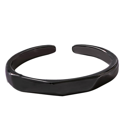 Klassinen Sormus ajattomalla viehätyksellä