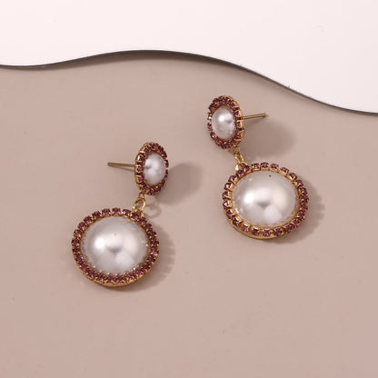 Klassinen Helmi Korvarengas ajattomalla viehätyksellä