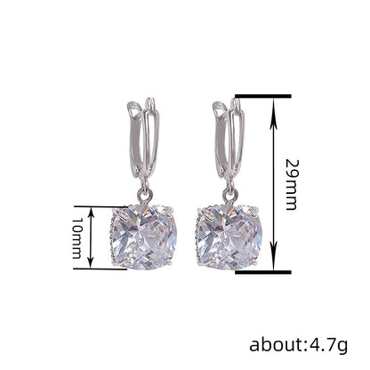 Kaunis Korvarengas ainutlaatuisella tyylillä