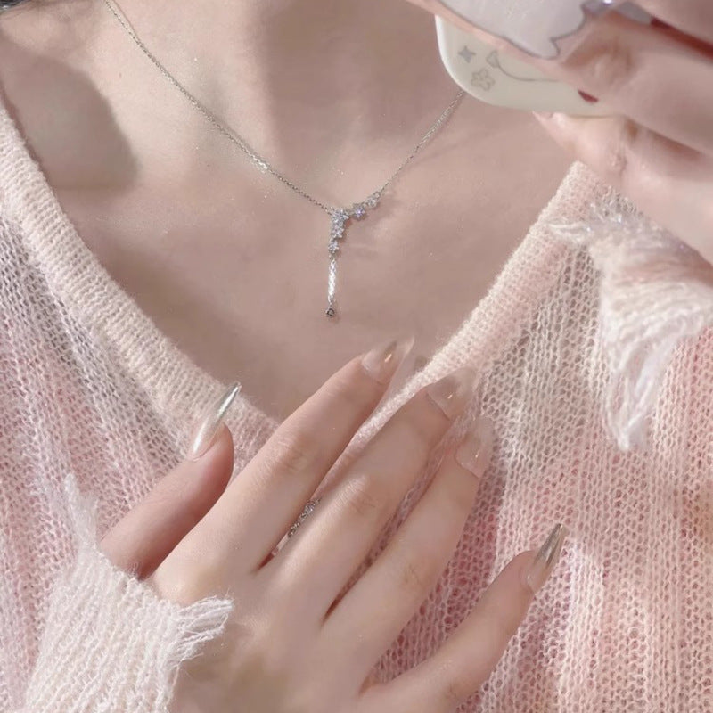 Klassinen Kaulakoru ajattomalla viehätyksellä