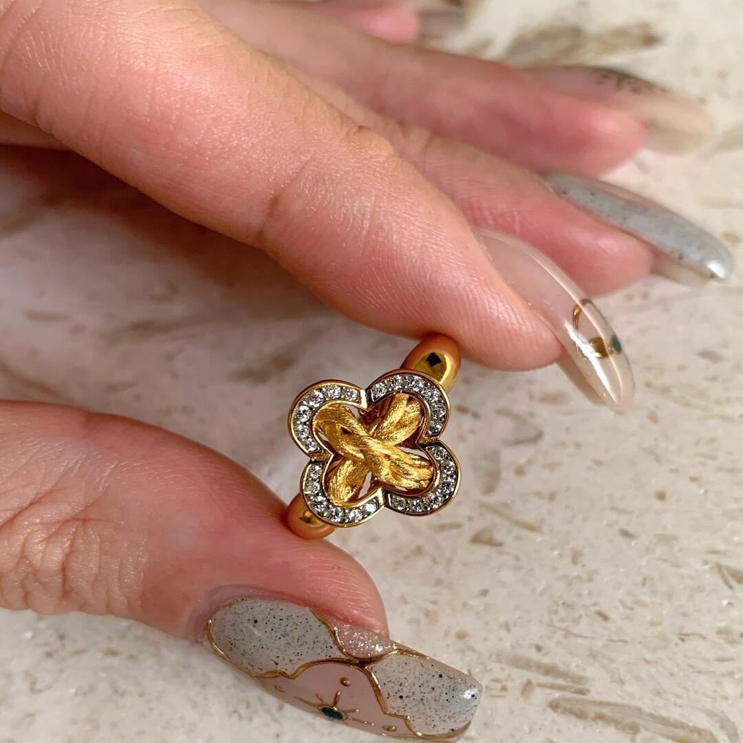 Hurmaava Kulta Sormus jokaiseen tilaisuuteen