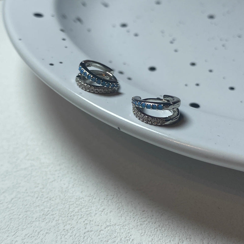 Kaunis Korvarengas ainutlaatuisella tyylillä