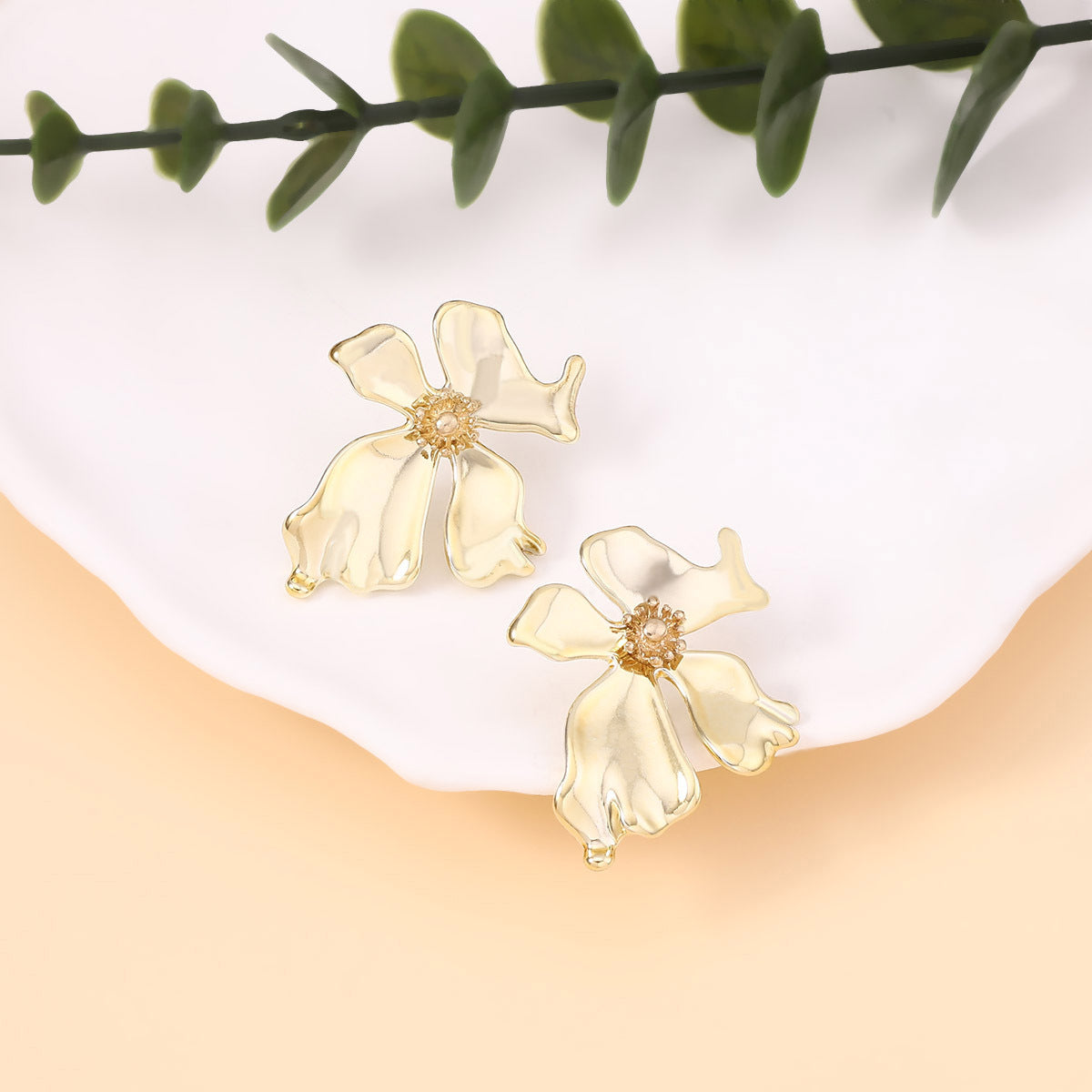 Klassinen Korvarengas ajattomalla viehätyksellä