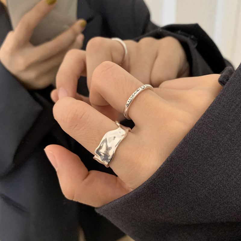 Klassinen Sormus ajattomalla viehätyksellä