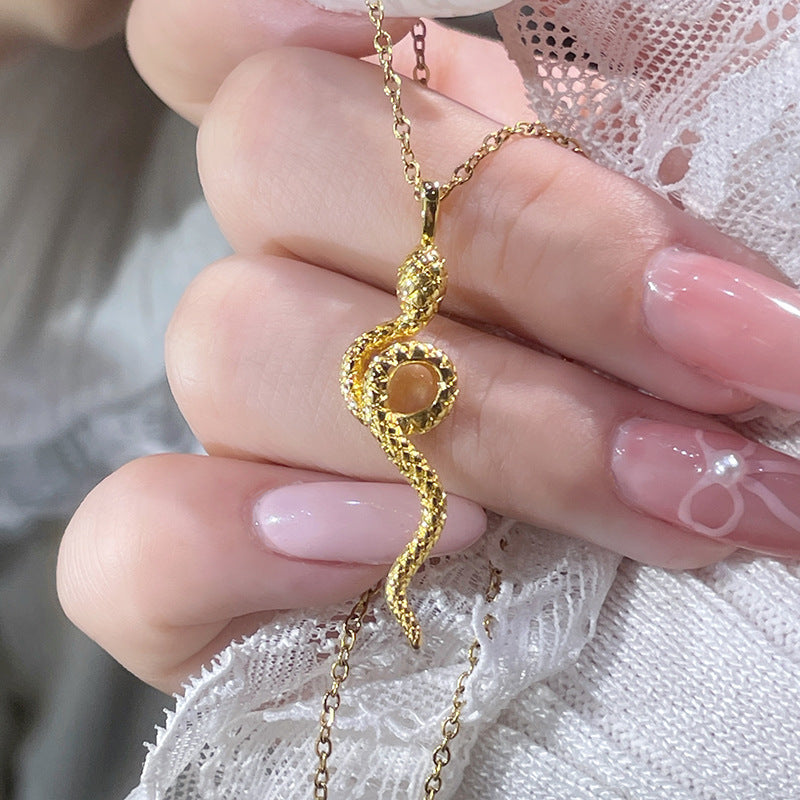 Kaunis Kulta Kaulakoru ainutlaatuisella tyylillä