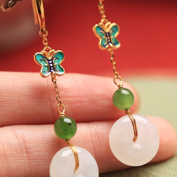 Klassinen Hopea Korvarengas ajattomalla viehätyksellä