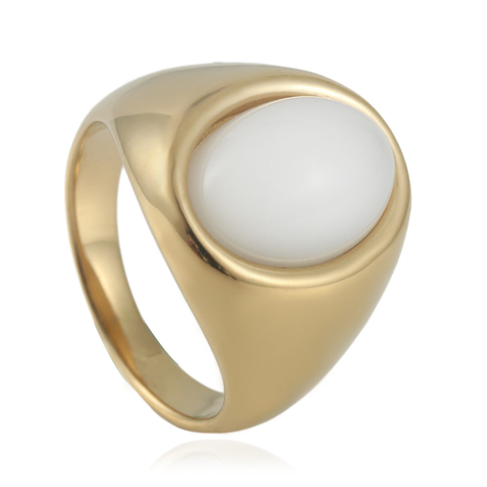 Klassinen Sormus ajattomalla viehätyksellä