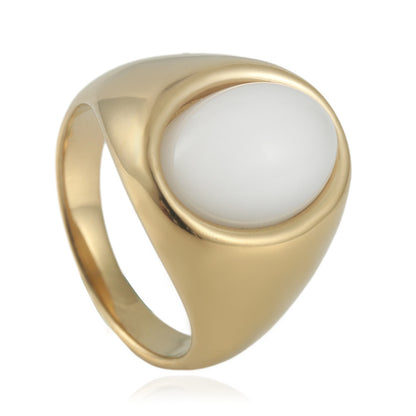 Klassinen Sormus ajattomalla viehätyksellä