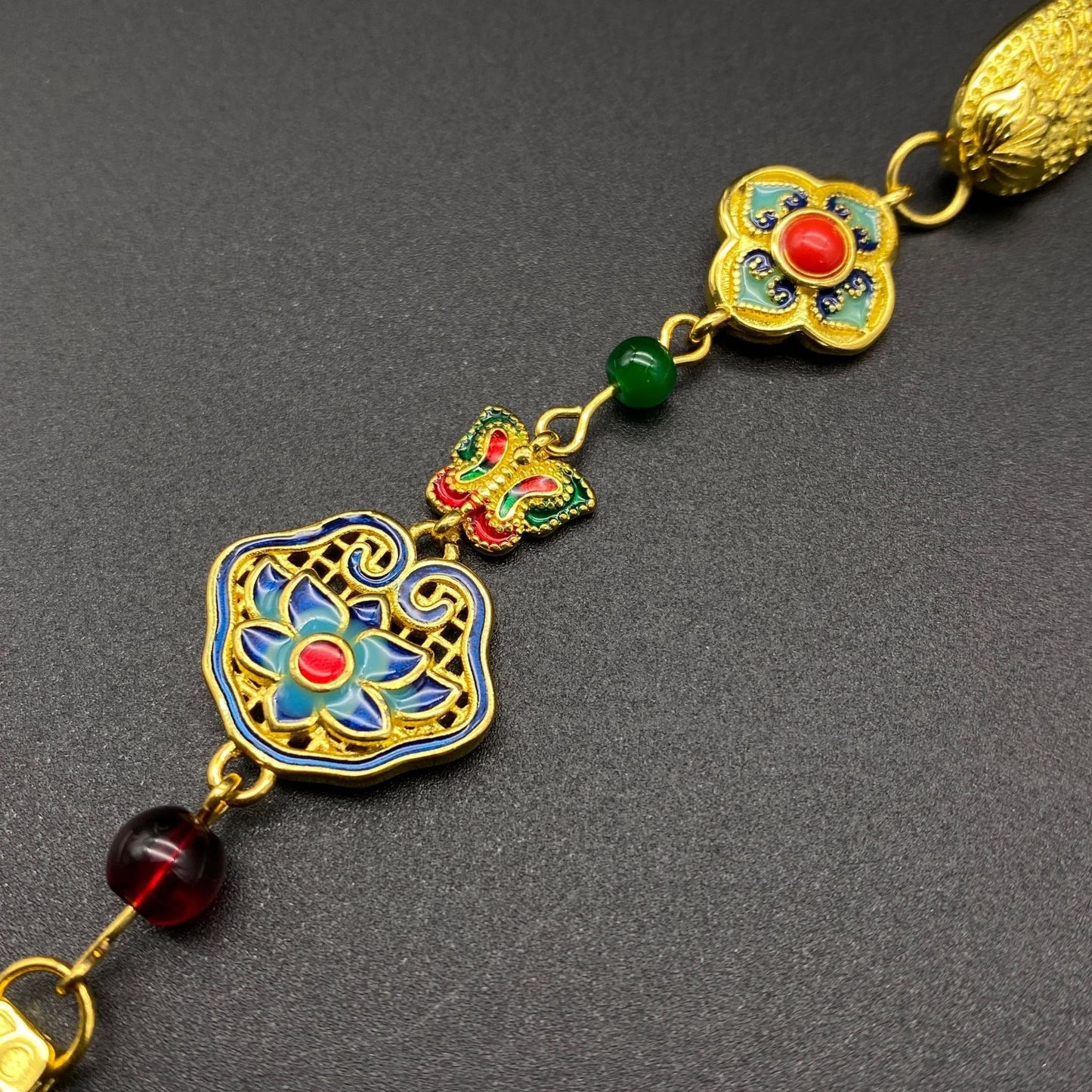 Hurmaava Riipus jokaiseen tilaisuuteen