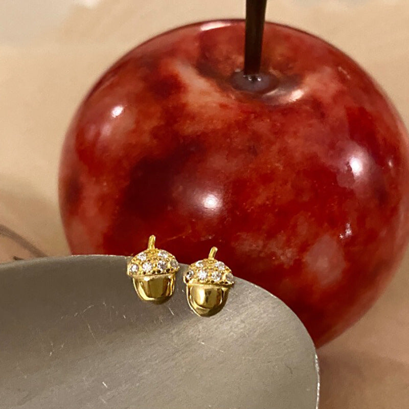 Kaunis Korvarengas ainutlaatuisella tyylillä