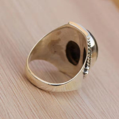 Kaunis Sormus ainutlaatuisella tyylillä