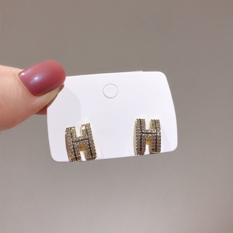 Klassinen Korvarengas ajattomalla viehätyksellä